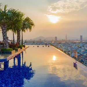 Fivitel Queen Hotel